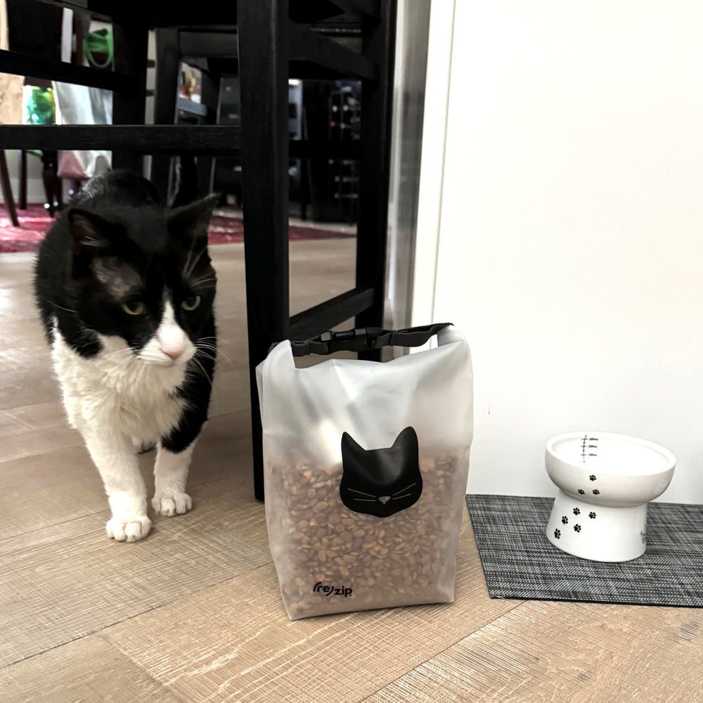 reusable cat food storage bag 14-cup great for on the go