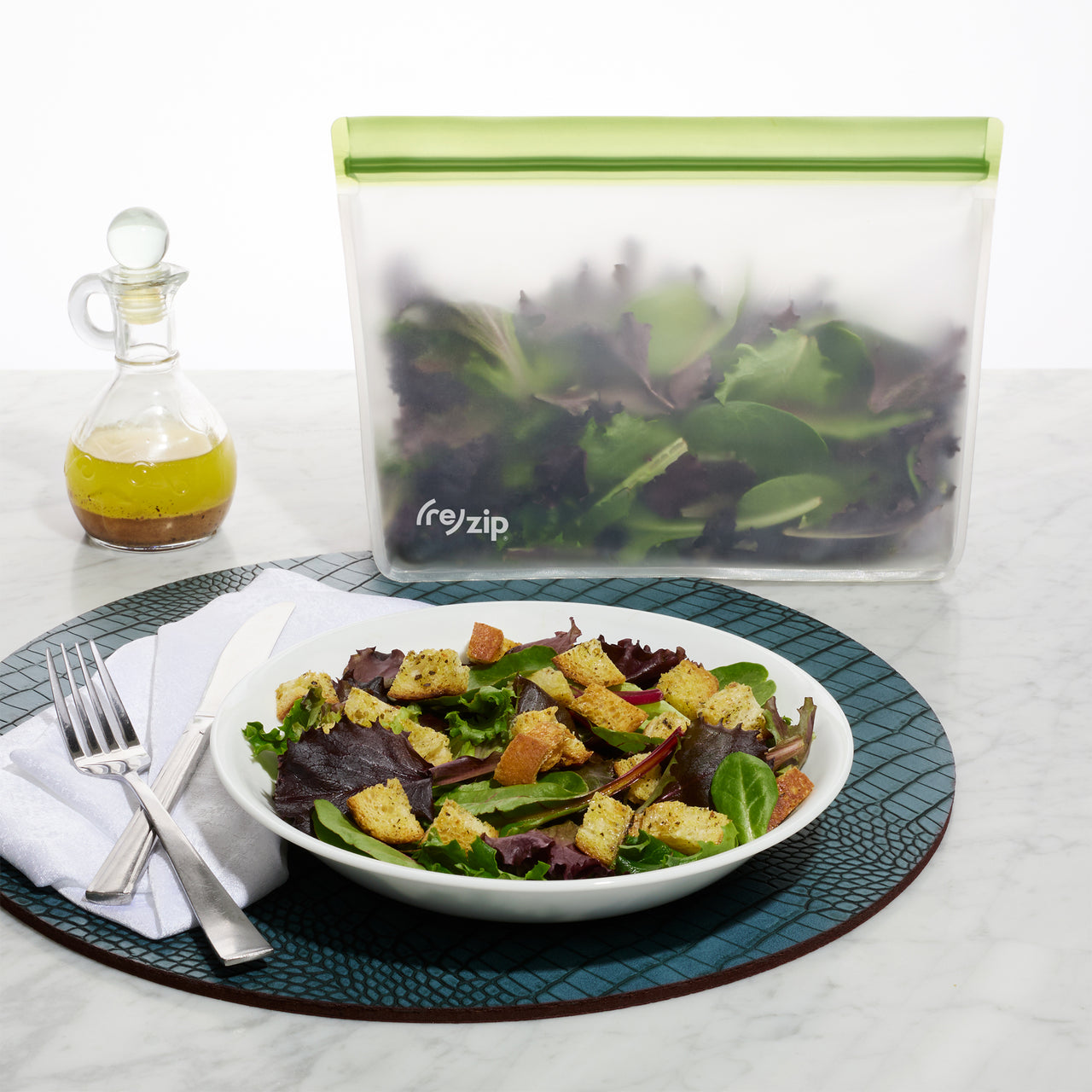 stand-up 8-cup reusable food storage salad saver bag
